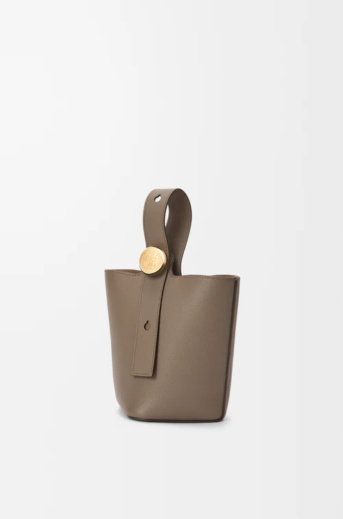 Loewe Mini Pebble bucket in soft grained calfskin