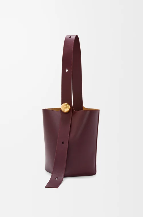 Loewe Medium Pebble bucket in smooth calfskin