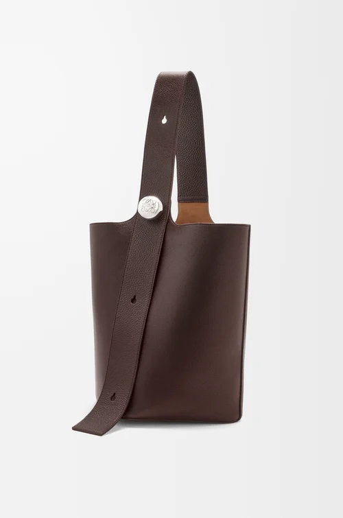 Loewe Large Pebble bucket in supple grained calfskin