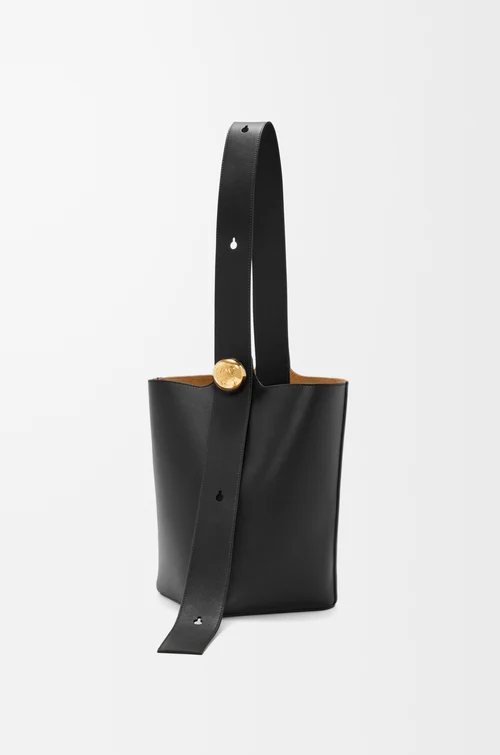 Loewe Medium Pebble bucket in smooth calfskin